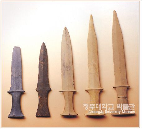 간돌검(磨製石劍) Polished Stone Daggers 이미지