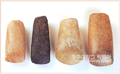 돌도끼(磨製石斧) Polished Stone Axes 이미지